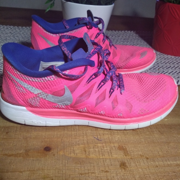 Used women's Nike free 5.0 running shoes size 7y / 8.5 women pink - Picture 5 of 10